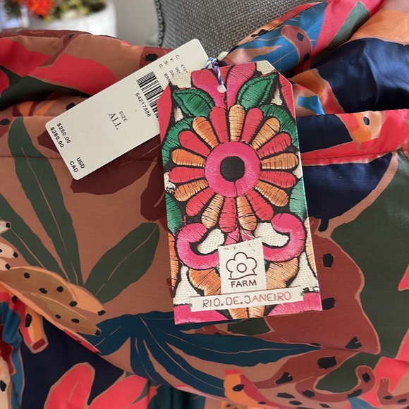 FARM Rio Lively Puffer Vest - Picture 8 of 13